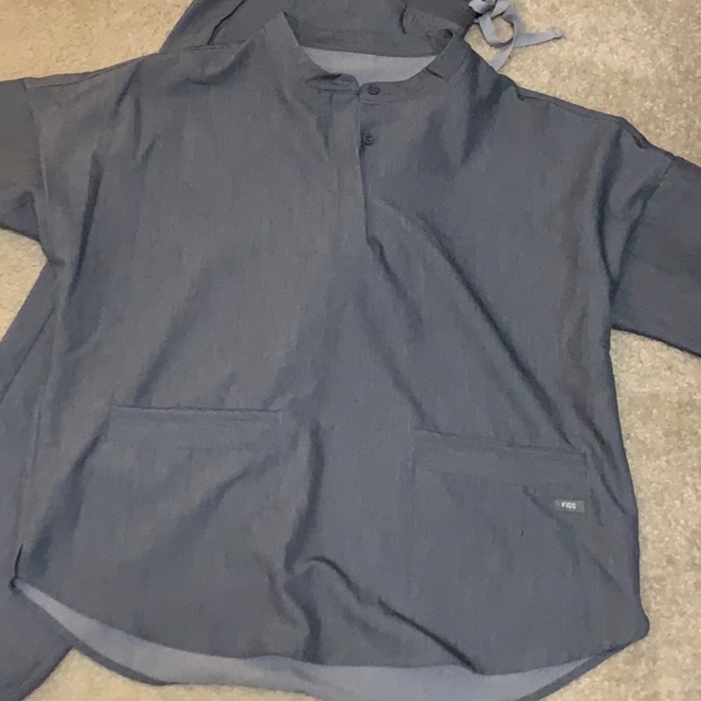 Medium Figs Scrub Top Graphite